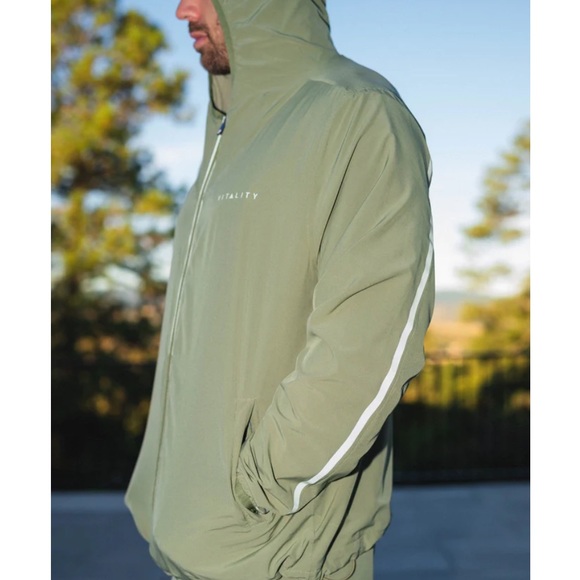 vitality prime windbreaker in matcha - Picture 5 of 12